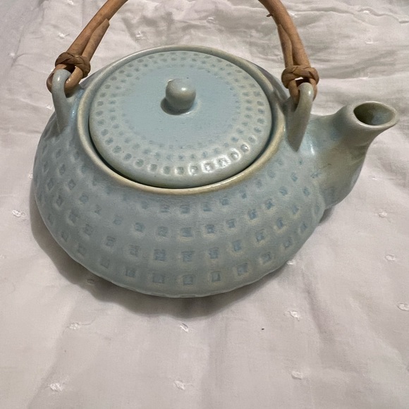 Pier 1 Teapot with Bamboo Handle Light Blue Stoneware Lidded Pot & 4 teacups - Picture 2 of 5